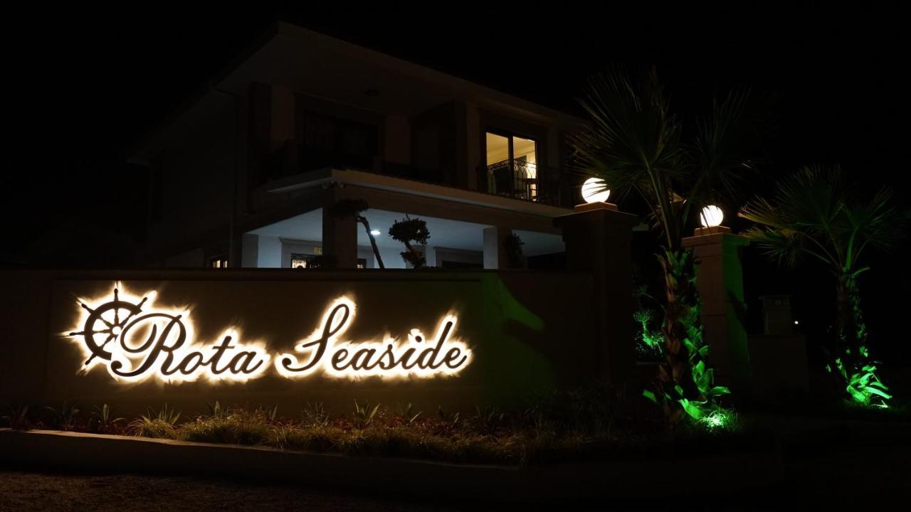 Rota Seaside Otel Cunda Esterno foto